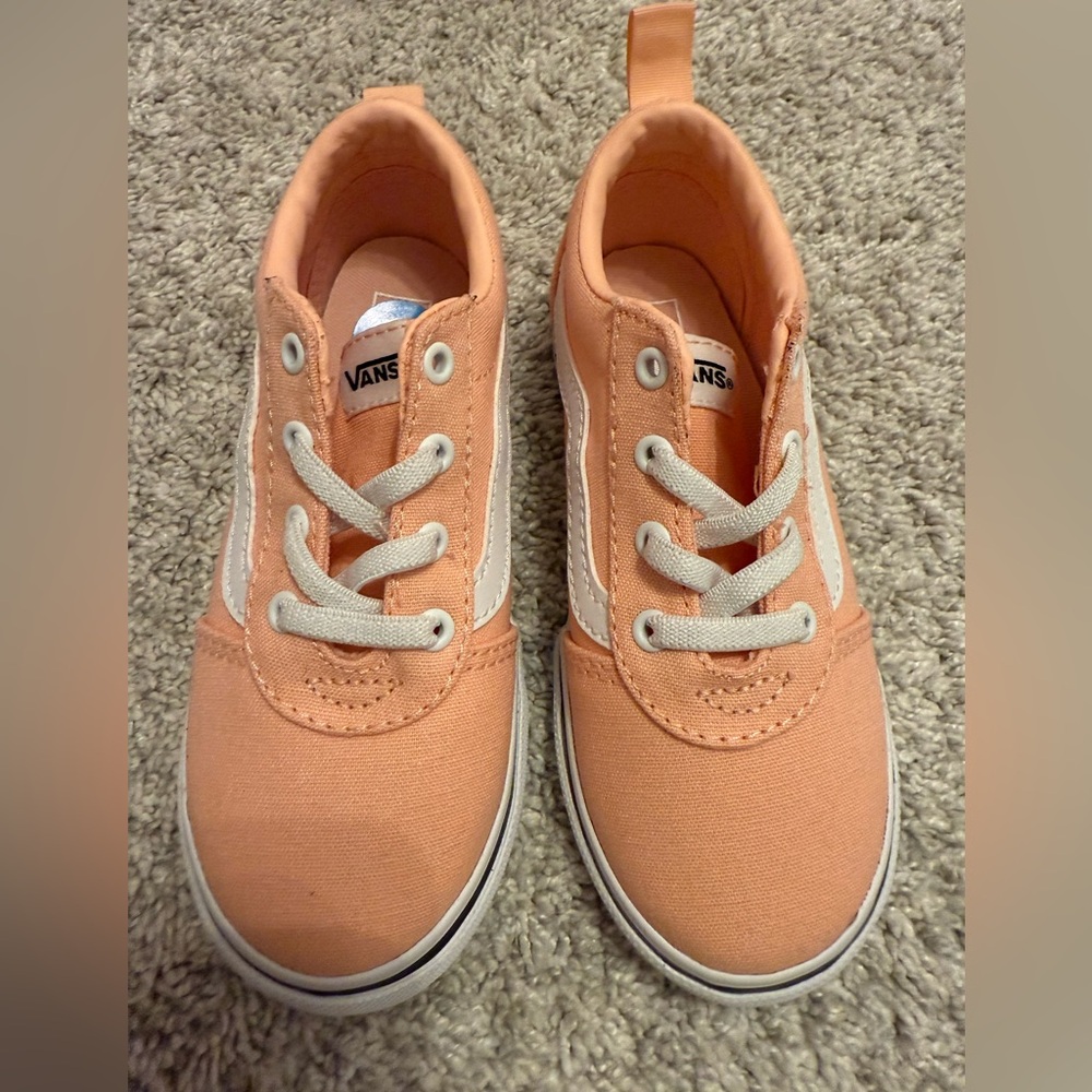 Vans Kids Sneakers in Peach and White